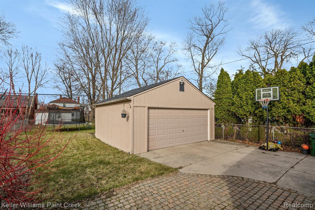 1520 Hampton Road Grosse Pointe Woods, MI 48236 - Photo 33 of 34