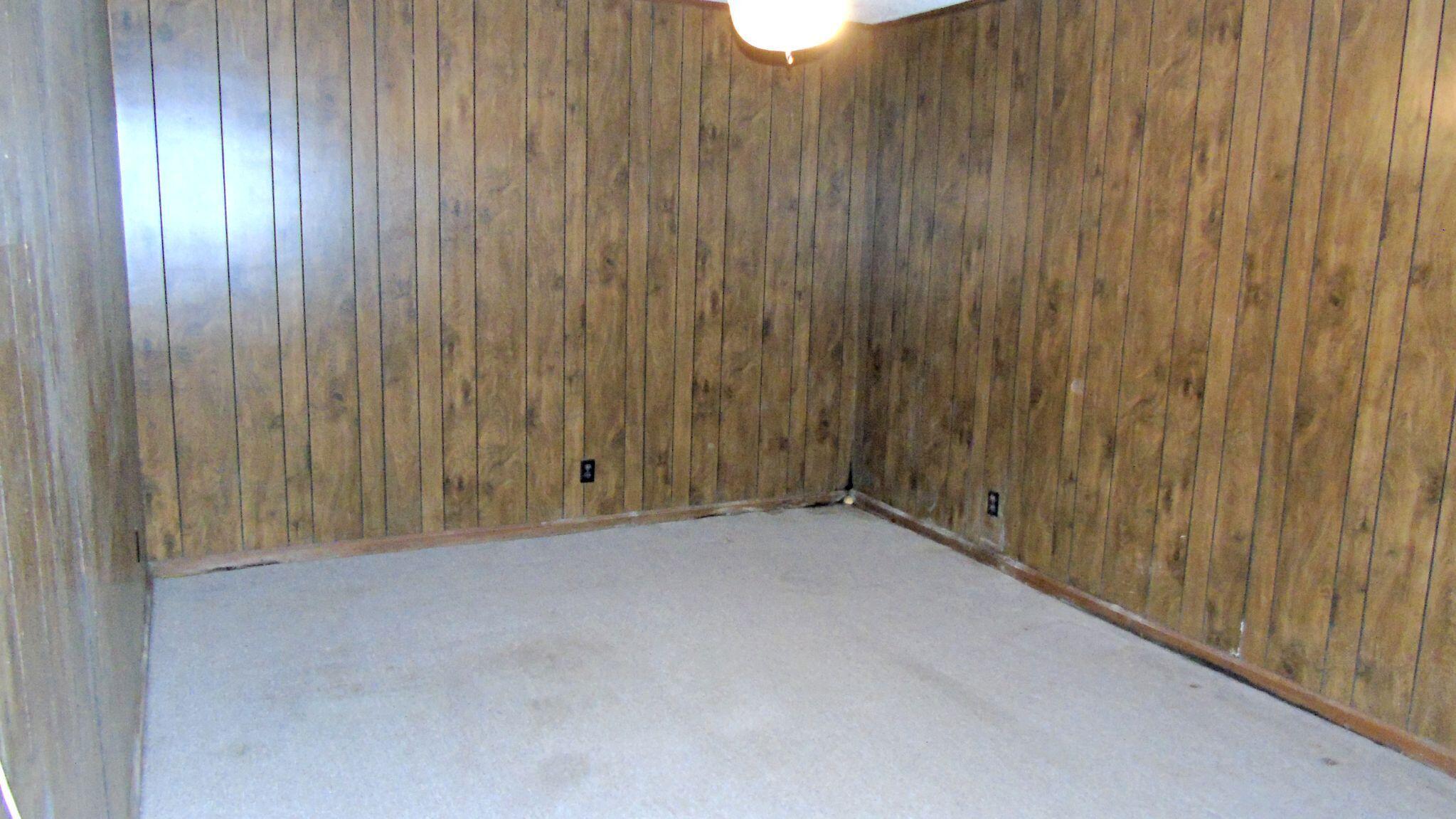 860-862 Donaldson Road Chattanooga, TN 37412 - Photo 14 of 20 Den in basement 3 bedroom side