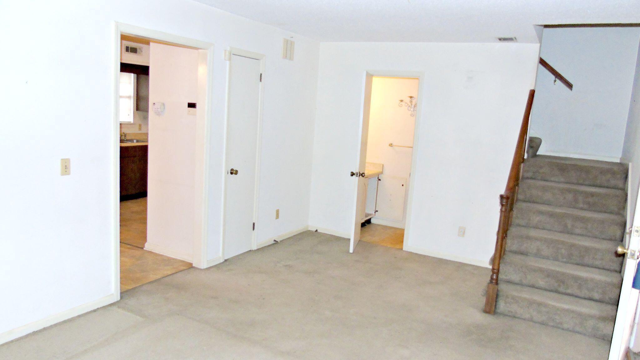 860-862 Donaldson Road Chattanooga, TN 37412 - Photo 16 of 20 3 bedroom unit living room