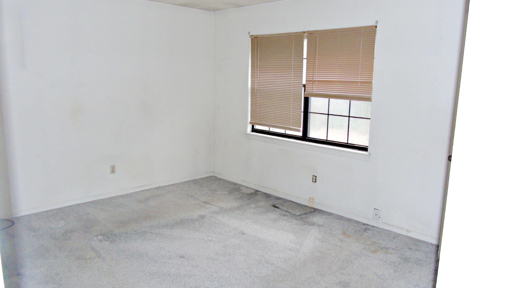860-862 Donaldson Road Chattanooga, TN 37412 - Photo 19 of 20 Upstairs main bedroom of 2 bedroom unit