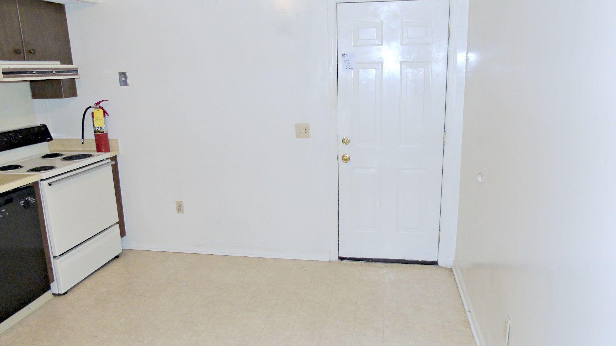 860-862 Donaldson Road Chattanooga, TN 37412 - Photo 5 of 20 Eat-in area of kitchen.