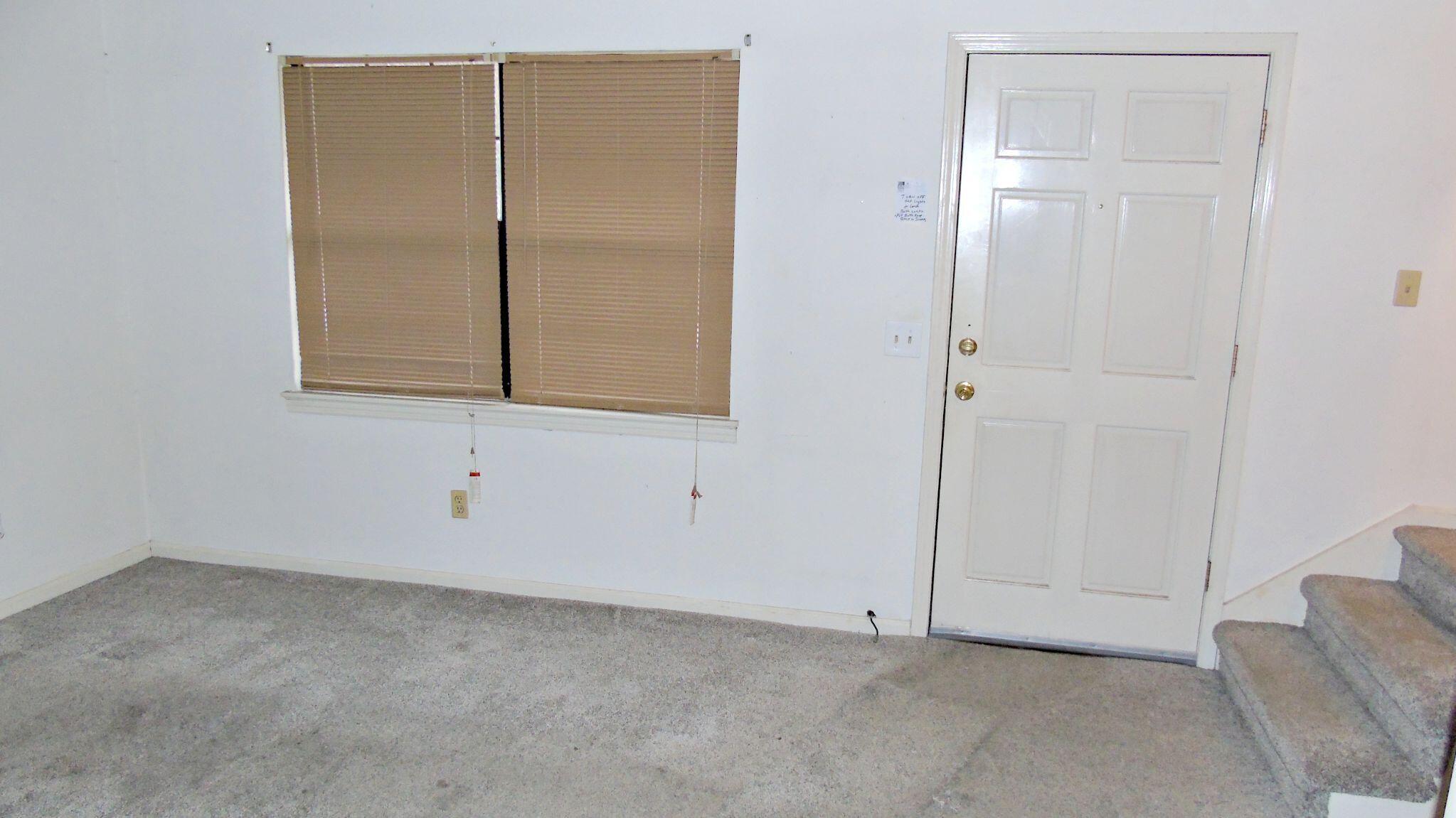 860-862 Donaldson Road Chattanooga, TN 37412 - Photo 7 of 20 Living room 2 bedroom side
