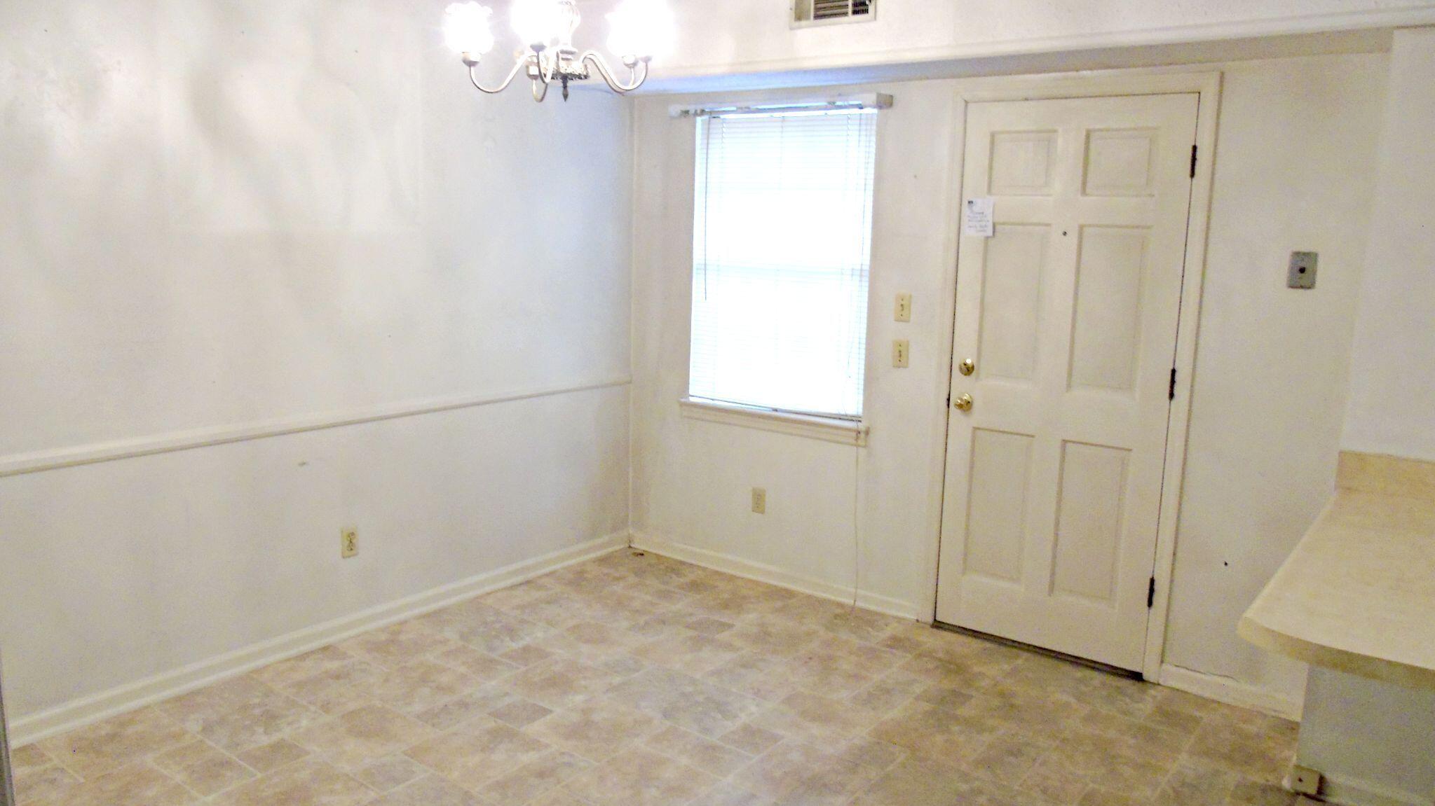 860-862 Donaldson Road Chattanooga, TN 37412 - Photo 8 of 20 Dining area 3 bedroom unit