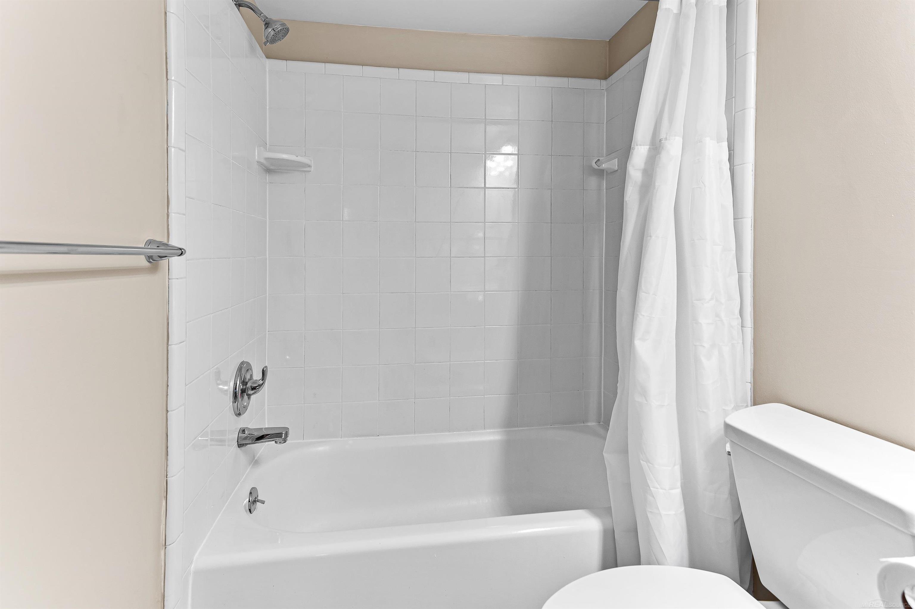 21952 Hall Road Trenton, MI 48183 - Photo 46 of 53 50148012-db442a76-4f40-4d27-a74f-acc948036ce9.JPG