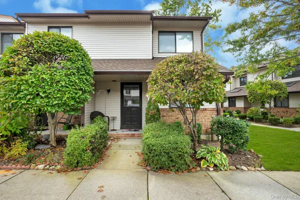 $649,999 | 65 Cottonwood Court, Wantagh, NY 11793