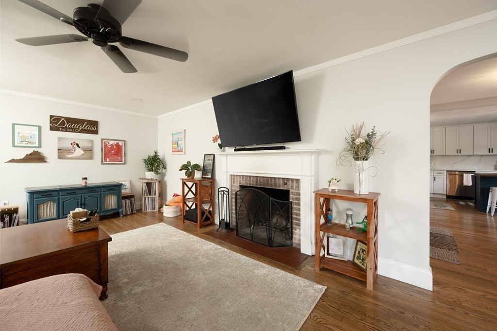 40 Shore Garden Road Hull, MA 02045 - Photo 4 of 37