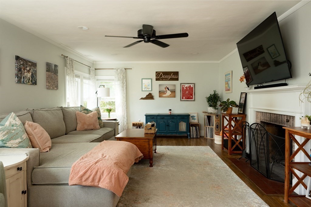 40 Shore Garden Road Hull, MA 02045 - Photo 5 of 37