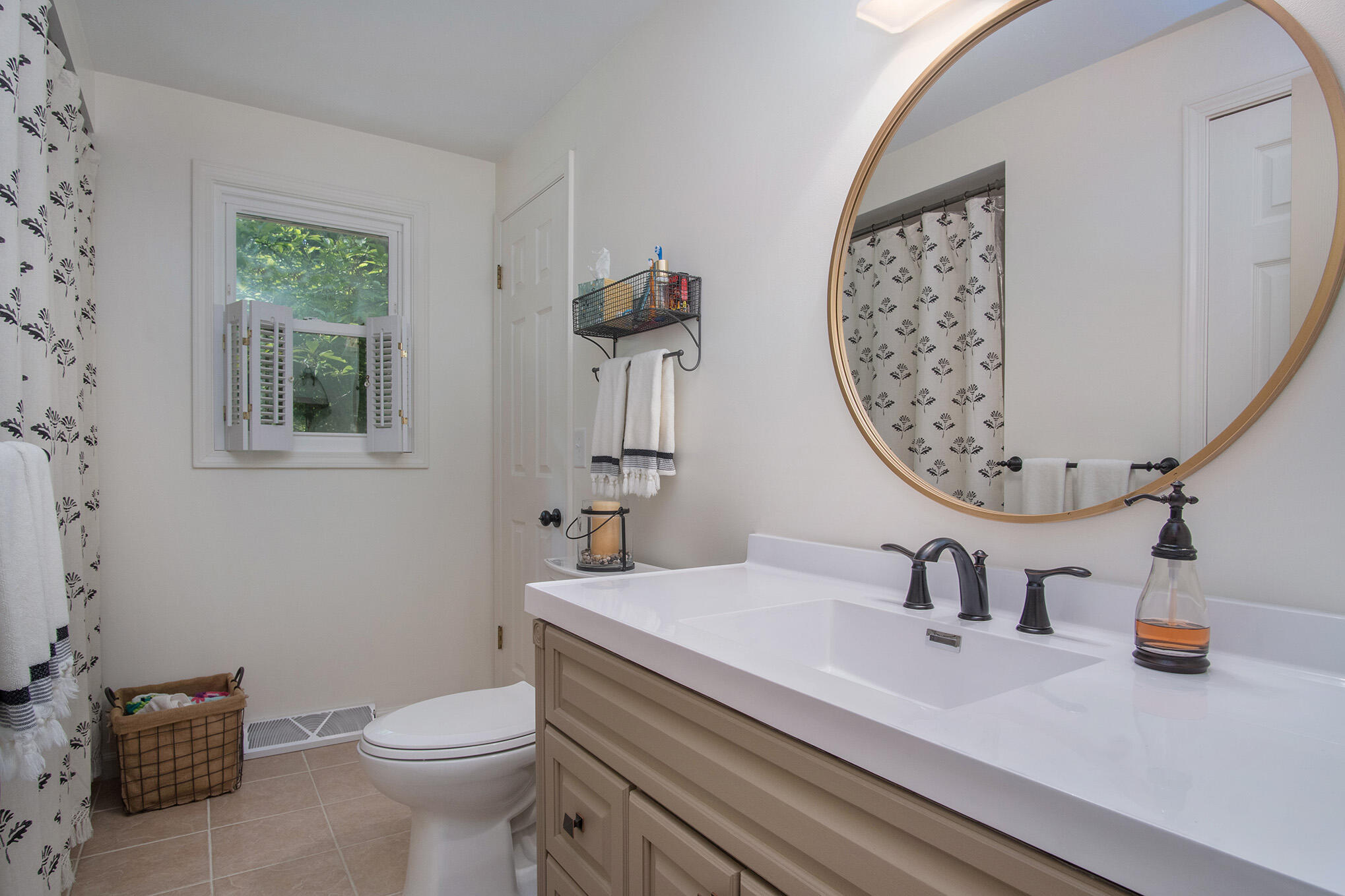 18760 North Fruitport Road Spring Lake, MI 49456 - Photo 16 of 38 Main Bathroom