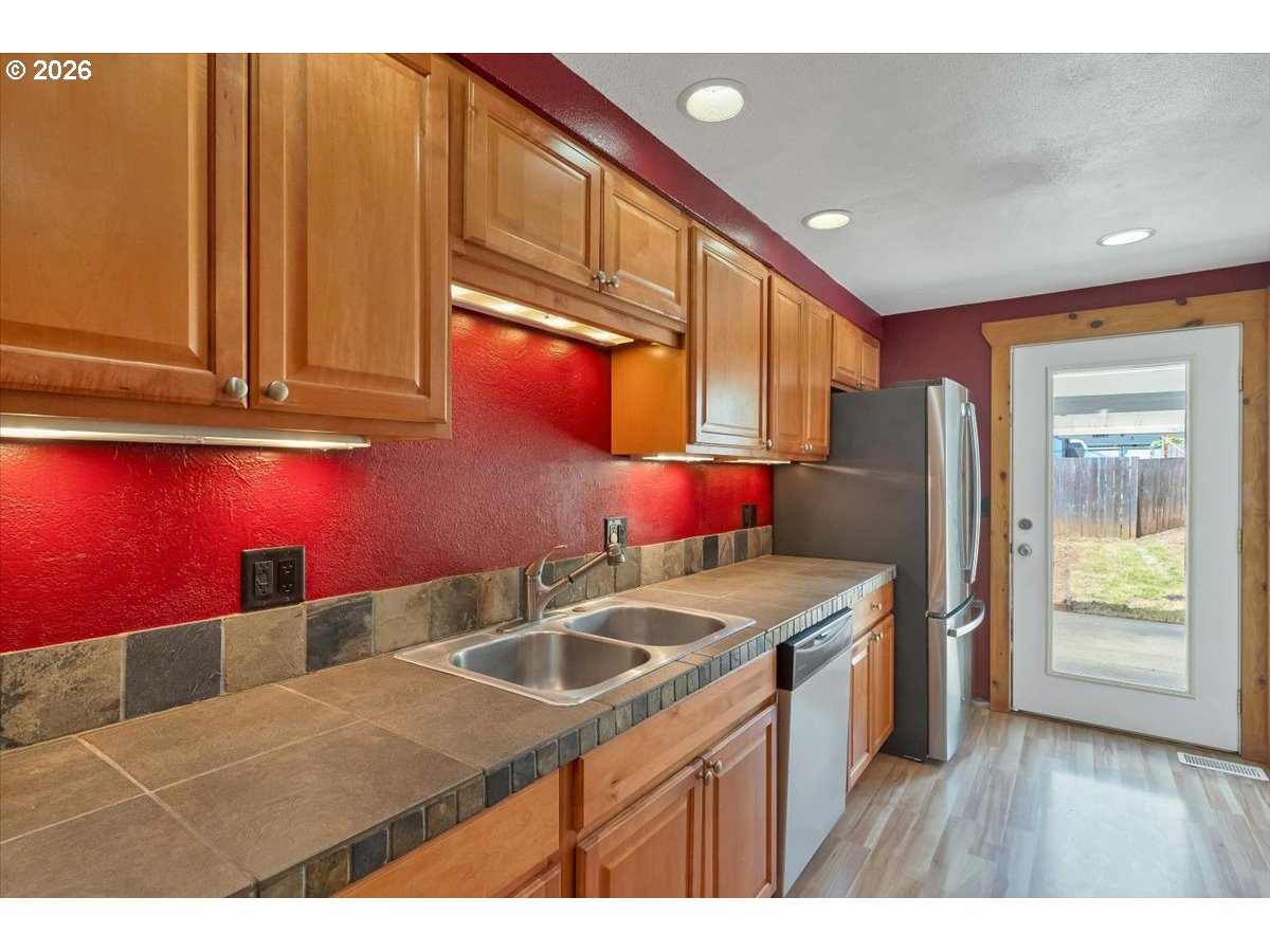 4335 Lone Oak Road Southeast Salem, OR 97302 - Photo 12 of 35