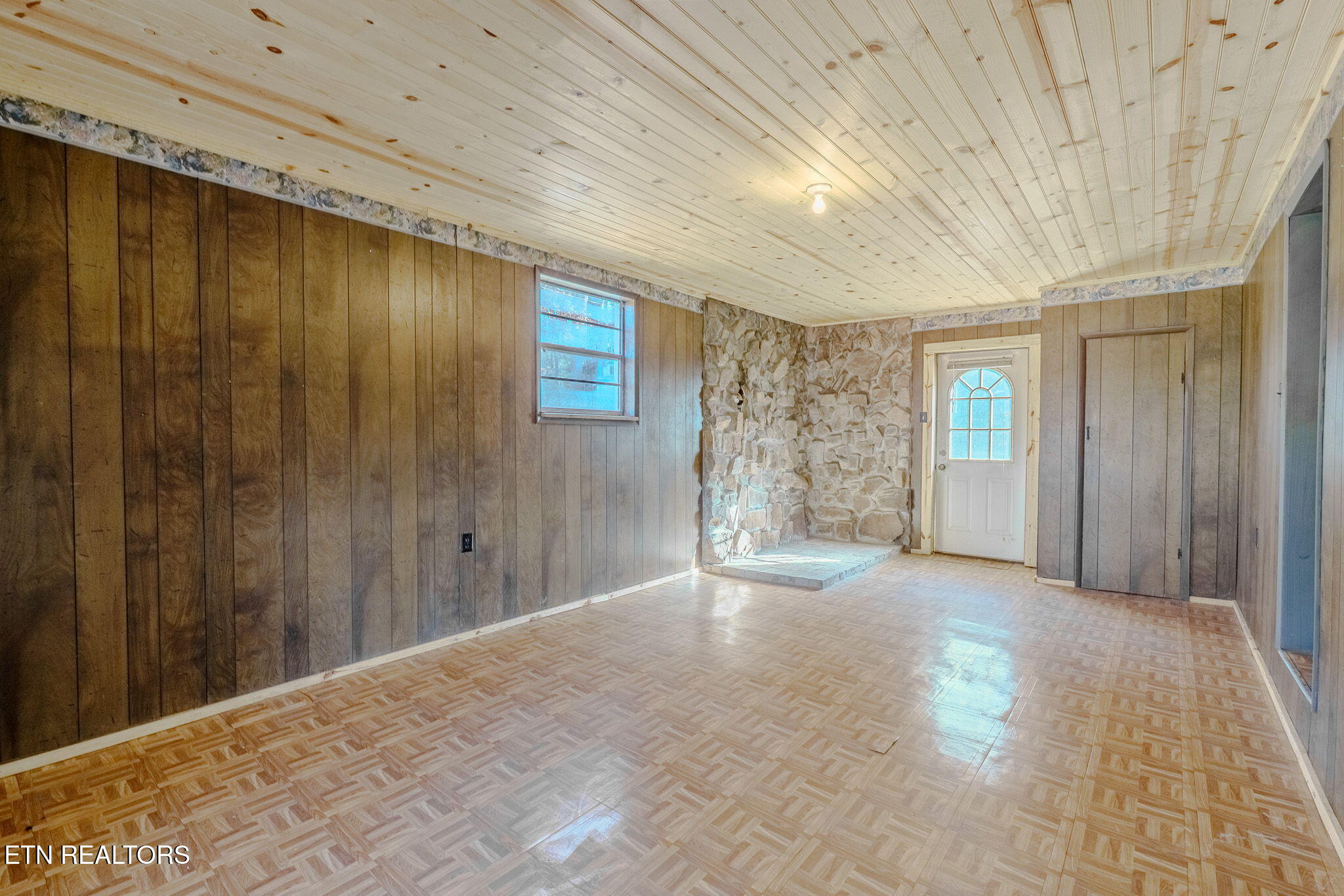 158 Stiles Road Madisonville, TN 37354 - Photo 4 of 25 5-web-or-mls-_DSC7514-HDR