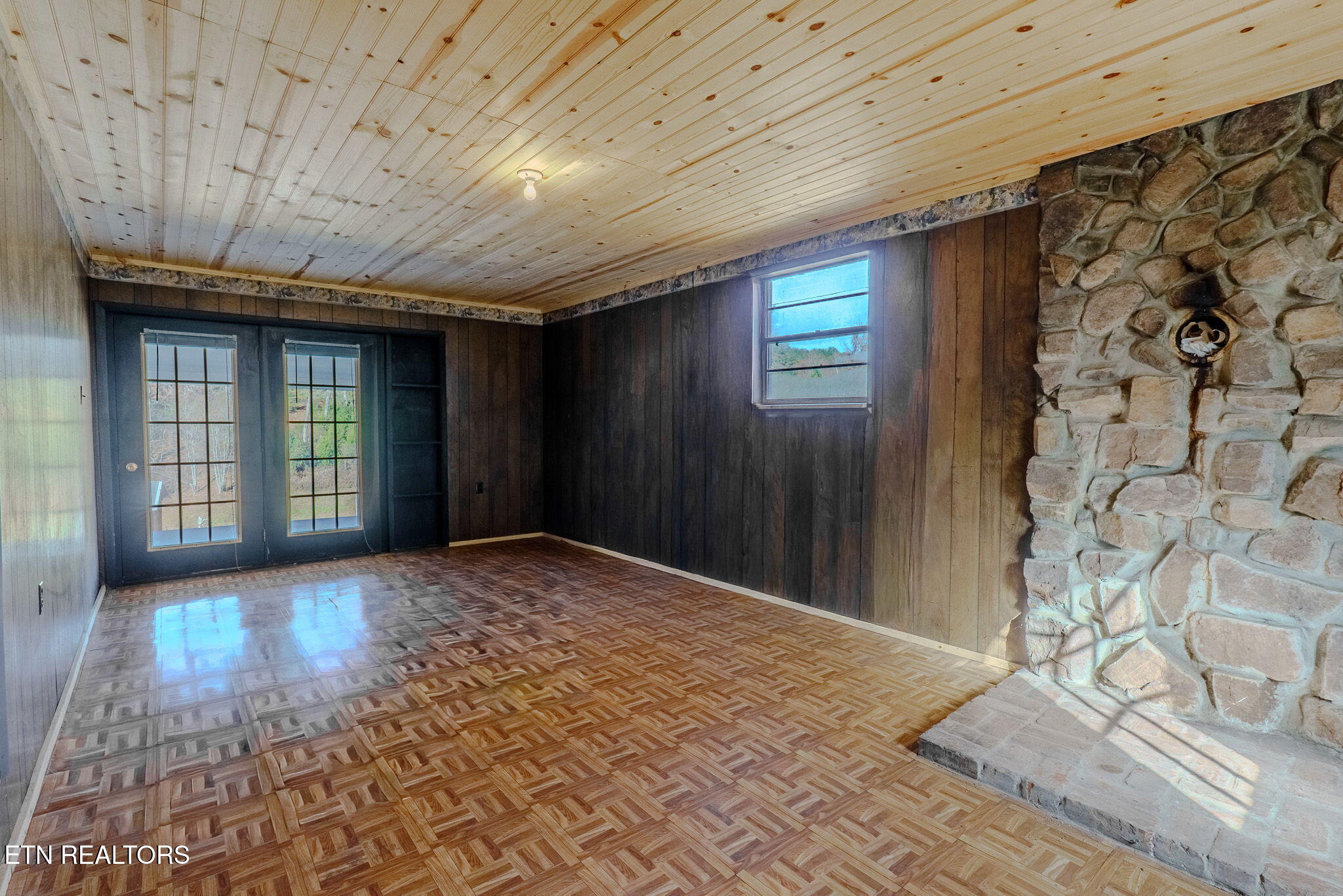 158 Stiles Road Madisonville, TN 37354 - Photo 5 of 25 4-web-or-mls-_DSC7479-HDR