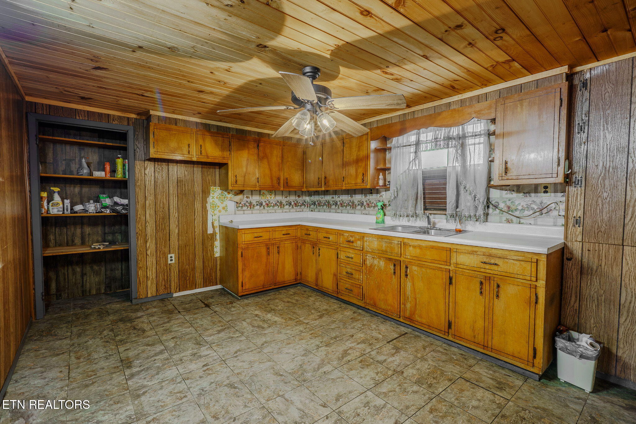 158 Stiles Road Madisonville, TN 37354 - Photo 9 of 25 24-web-or-mls-_DSC7414-HDR