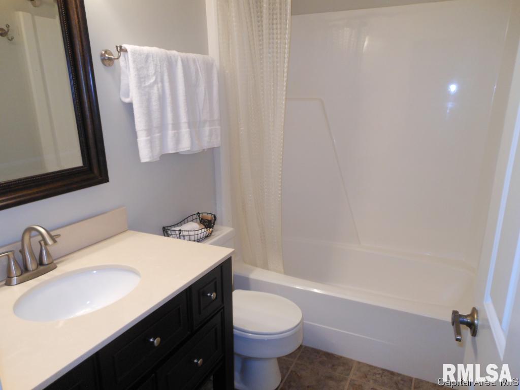 69 Ramblewood Road Chatham, IL 62629 - Photo 12 of 27 Gallery Image 12