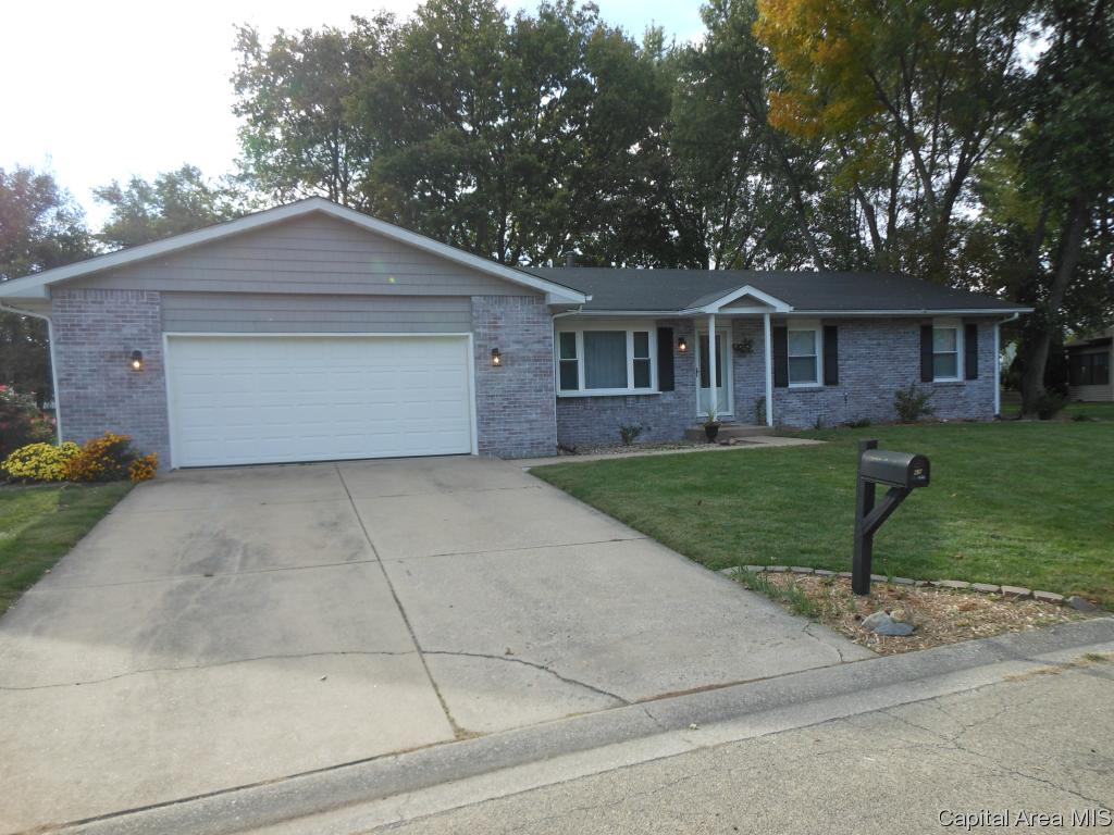69 Ramblewood Road Chatham, IL 62629 - Photo 2 of 27 Gallery Image 2