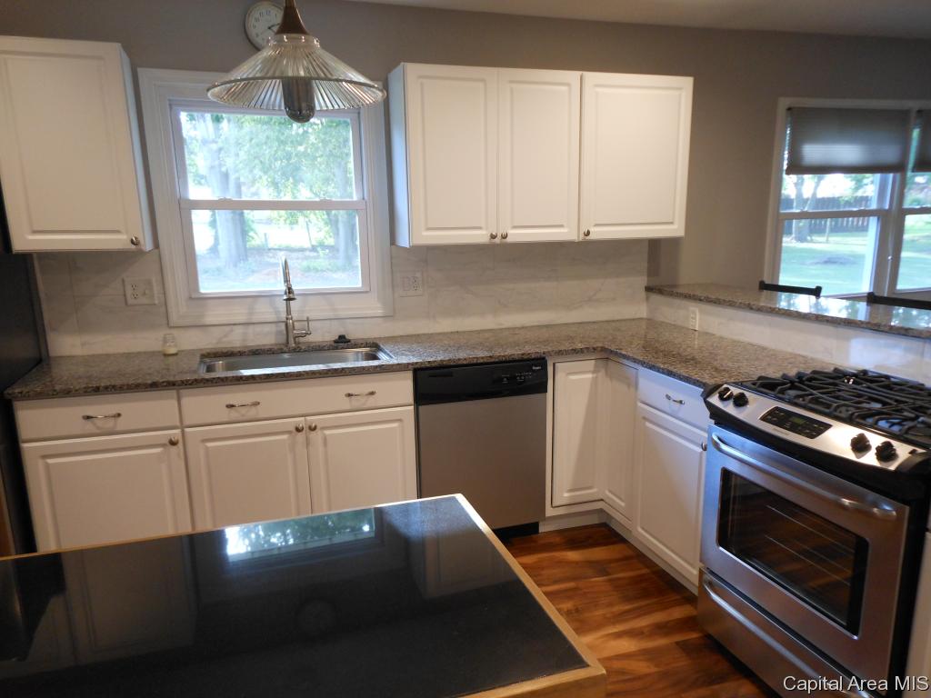 69 Ramblewood Road Chatham, IL 62629 - Photo 7 of 27 Gallery Image 7