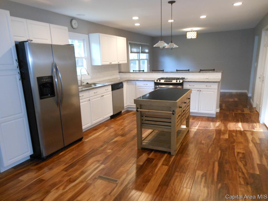 69 Ramblewood Road Chatham, IL 62629 - Photo 9 of 27 Gallery Image 9
