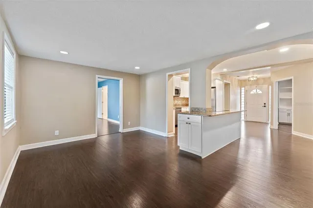 $3,900 | 4008 West Swann Avenue, Tampa, FL 33609