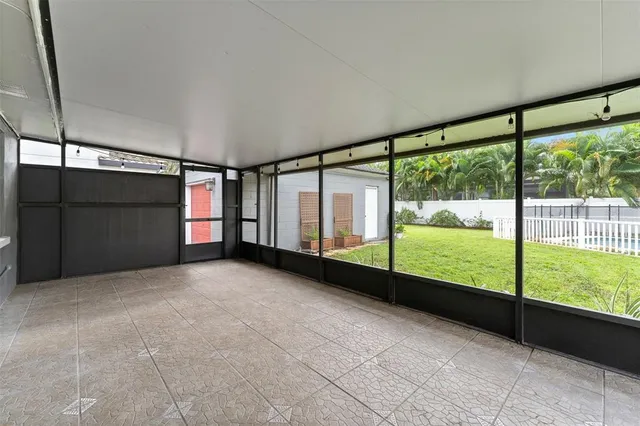 $3,900 | 4008 West Swann Avenue, Tampa, FL 33609