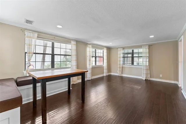 $3,900 | 4008 West Swann Avenue, Tampa, FL 33609