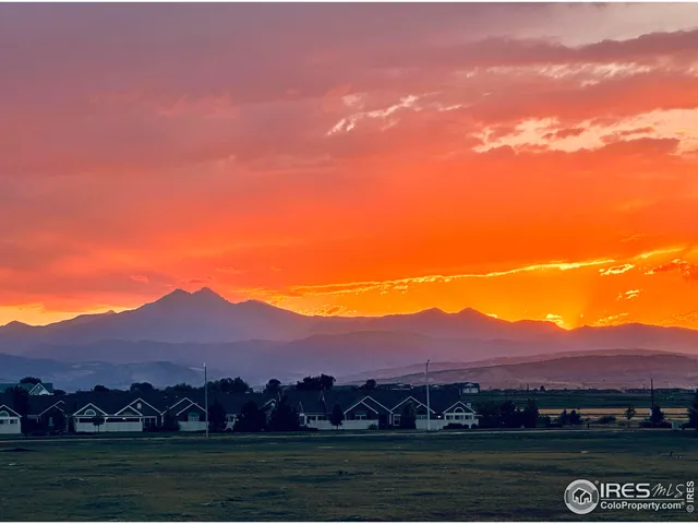 a view of an outdoor of the house