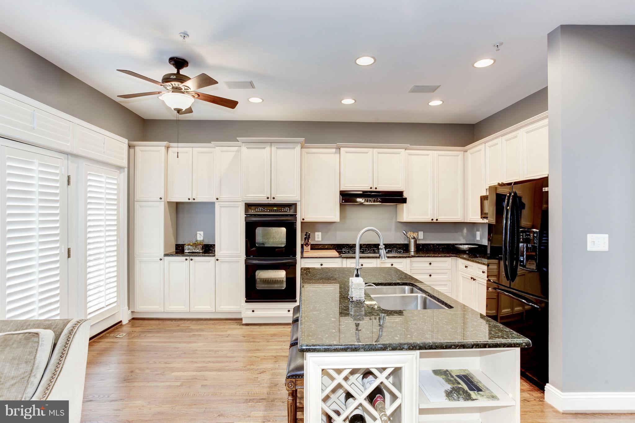 12090 Kinsley Place Reston, VA 20190 - Photo 18 of 30 Kitchen