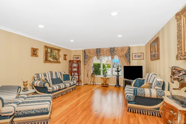 $775,000 | 140 Atlantic Avenue, Unit 419, Oceanside, NY 11572
