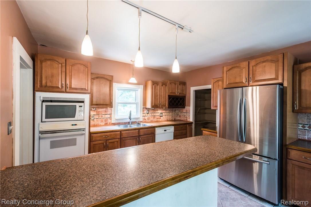 820 North Hughes Road Howell, MI 48843 - Photo 2 of 27 Hughes (9 of 30).jpg
