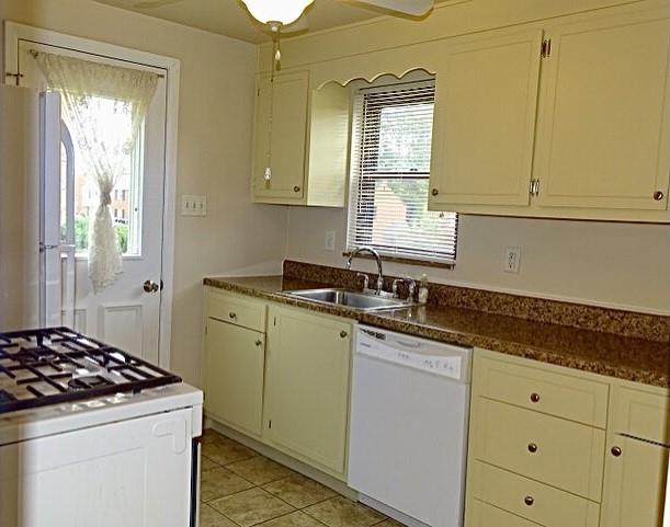 5388 Highgrove Road Pittsburgh, PA 15234 - Photo 13 of 25 Gallery Image 13