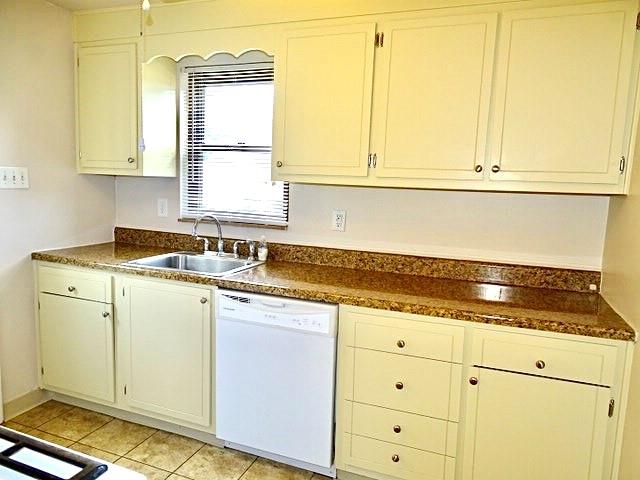 5388 Highgrove Road Pittsburgh, PA 15234 - Photo 15 of 25 Gallery Image 15