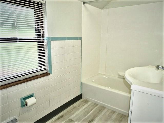 5388 Highgrove Road Pittsburgh, PA 15234 - Photo 19 of 25 Gallery Image 19