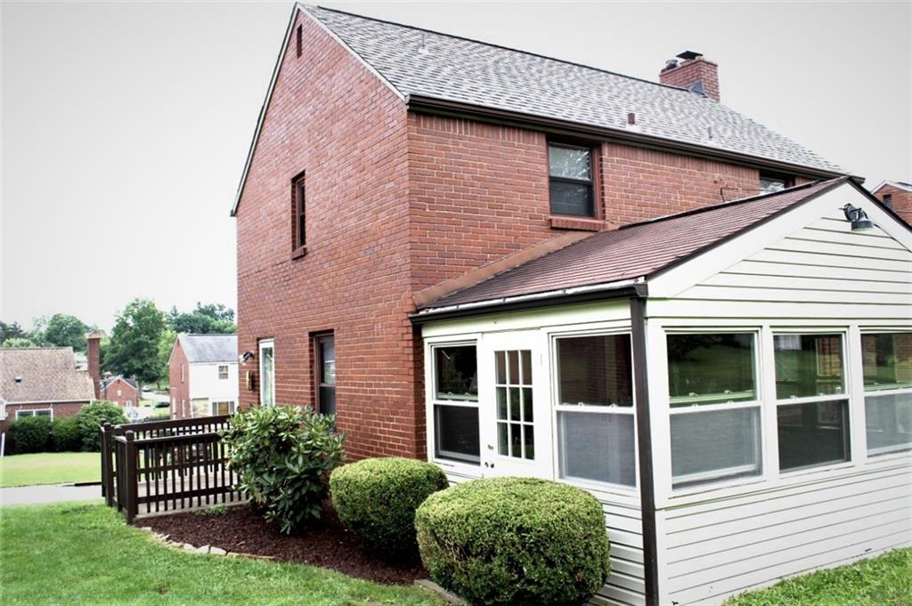5388 Highgrove Road Pittsburgh, PA 15234 - Photo 4 of 25 Gallery Image 4