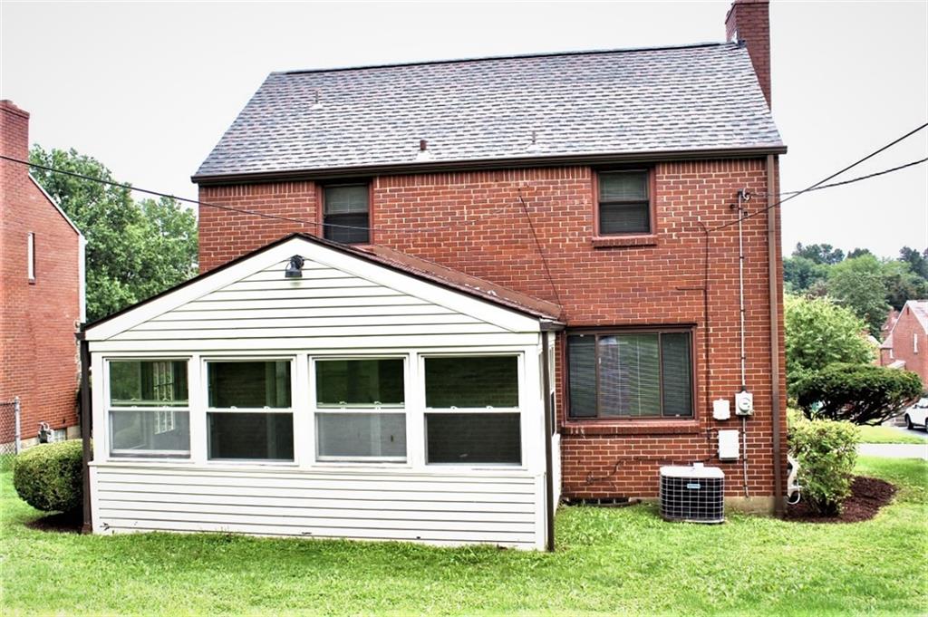 5388 Highgrove Road Pittsburgh, PA 15234 - Photo 6 of 25 Gallery Image 6