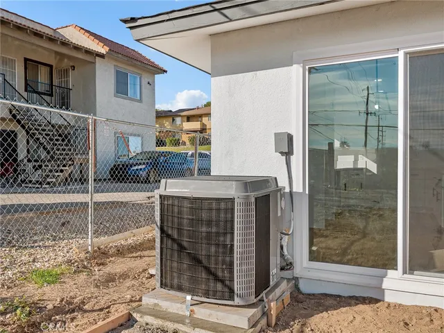 $289,900 | 840 East Virginia Way, Barstow, CA 92311