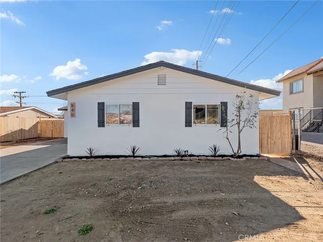 a view of a house with a backyard