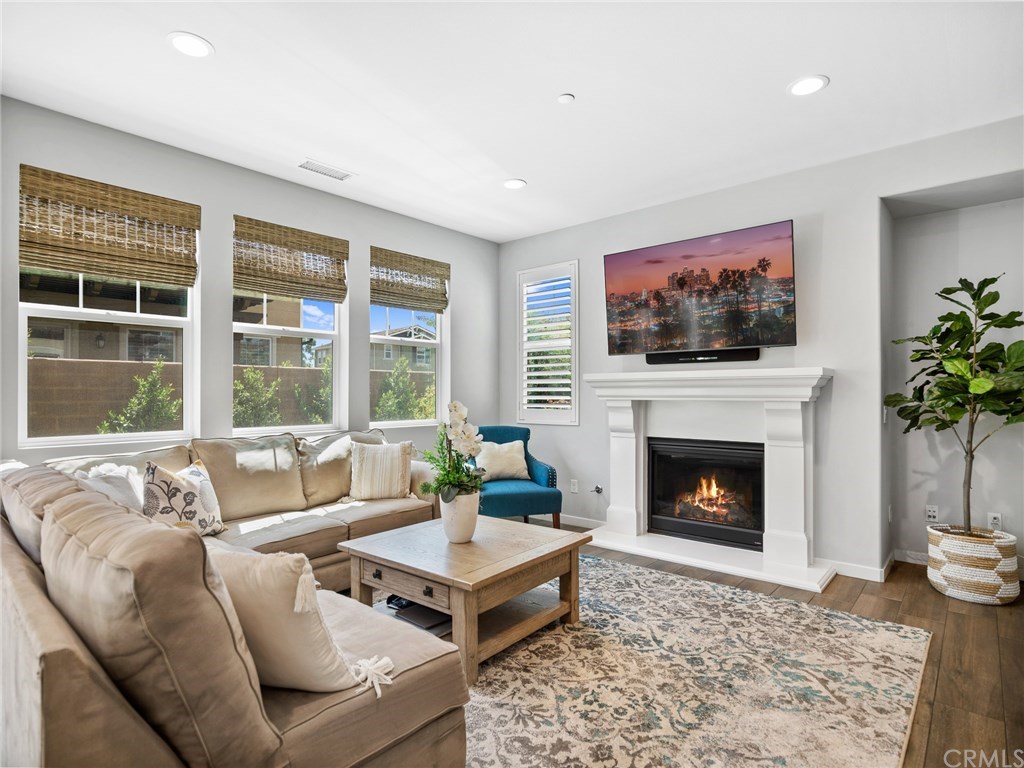 Welcome to 33 Palta, TRI Pointe's Aria plan 1. Detached Single-Family Home located in the desirable Rancho Mission Viejo neighborhood which offers outstanding amenities.