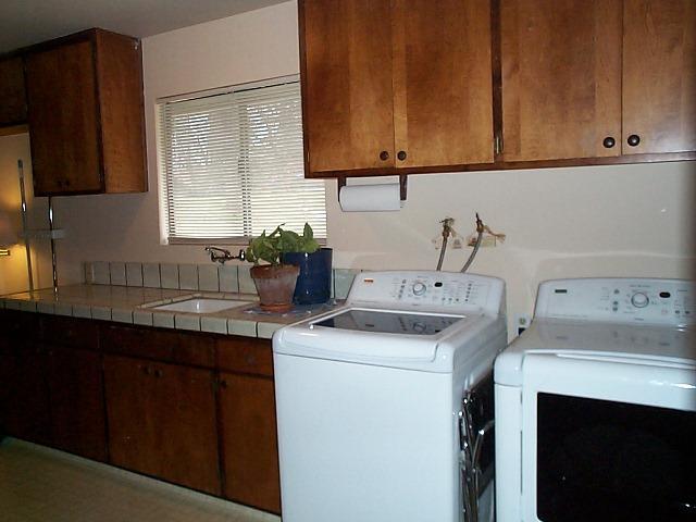 33988 Shaver Springs Road Auberry, CA 93602 - Photo 16 of 25 Extra large laundry room with sink
