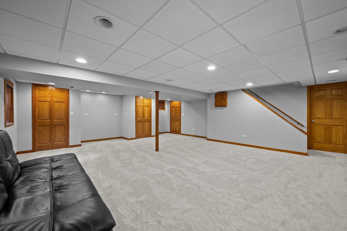 2115 Forest Ridge Road St. Charles, IL 60174 - Photo 23 of 25 a view of an empty room with a window