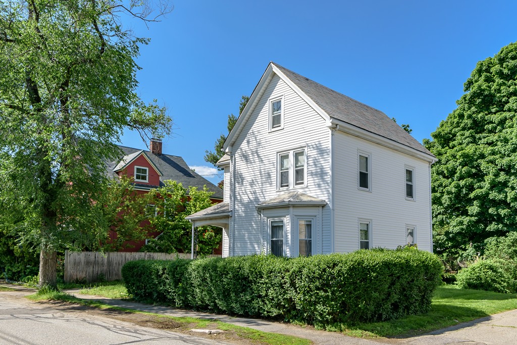 110 Riverside Street Watertown, MA 02472 - Photo 4 of 26 Gallery Image 4