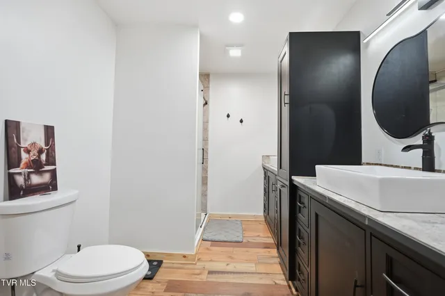 $429,700 | 333 Boone Lake Circle, Bluff City, TN 37618