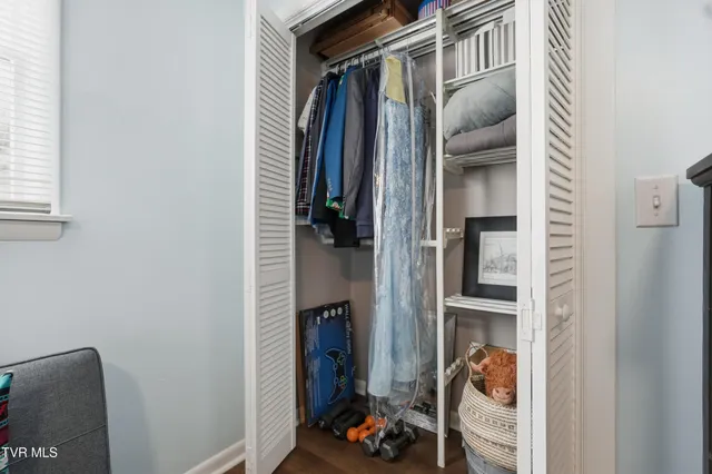 $429,700 | 333 Boone Lake Circle, Bluff City, TN 37618