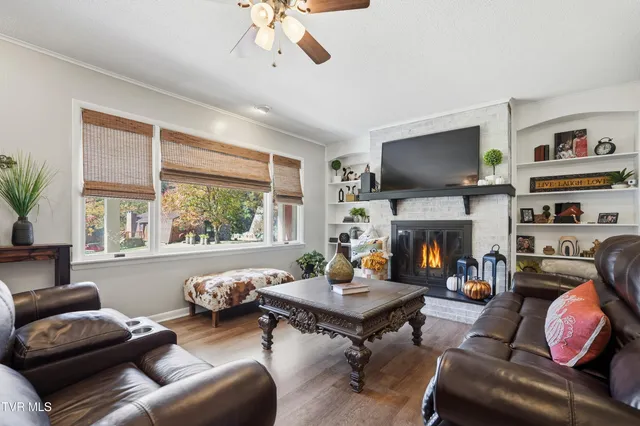 $429,700 | 333 Boone Lake Circle, Bluff City, TN 37618