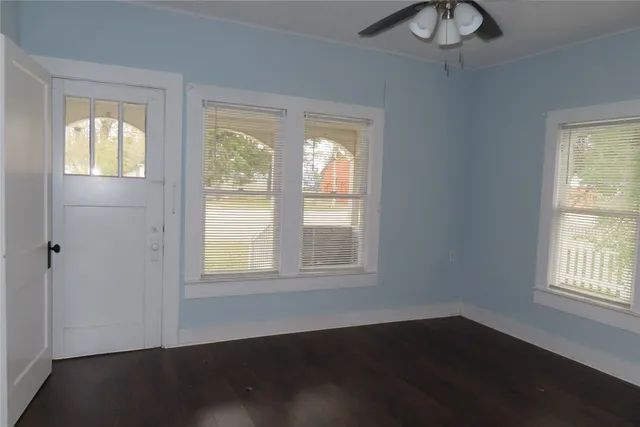 $1,350 | 413 East Hillje Street, El Campo, TX 77437