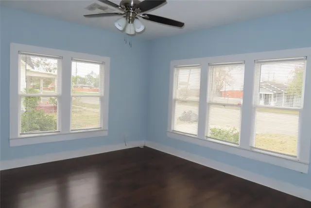 $1,350 | 413 East Hillje Street, El Campo, TX 77437