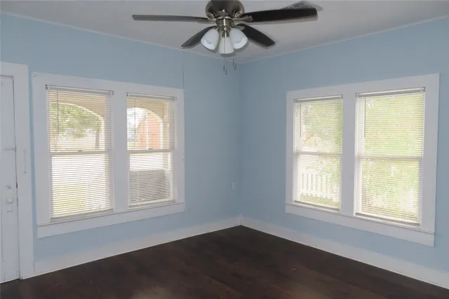 $1,350 | 413 East Hillje Street, El Campo, TX 77437