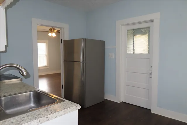 $1,350 | 413 East Hillje Street, El Campo, TX 77437