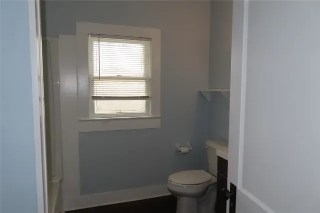 $1,350 | 413 East Hillje Street, El Campo, TX 77437