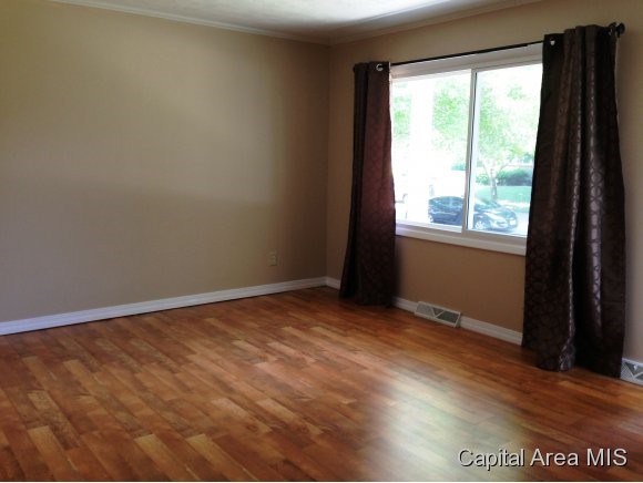 2073 Scarbrough Road Springfield, IL 62702 - Photo 3 of 24