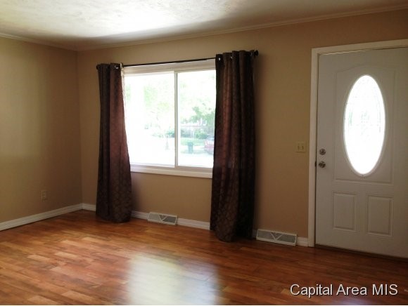2073 Scarbrough Road Springfield, IL 62702 - Photo 4 of 24