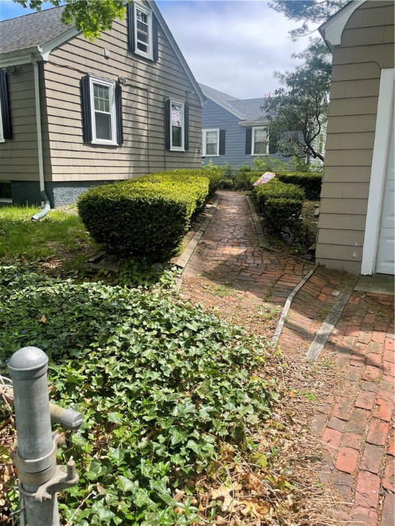 24 Elkland Road Warwick, RI 02886 - Photo 8 of 29 Gallery Image 8