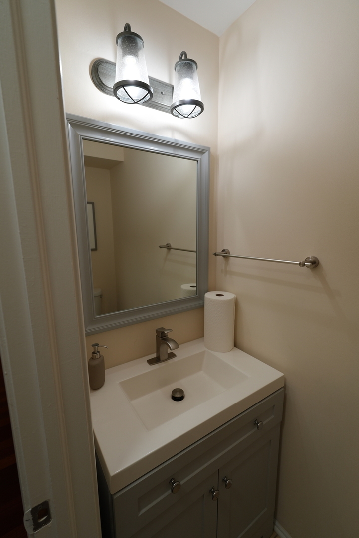 1204 Inverrary Lane Deerfield, IL 60015 - Photo 5 of 18